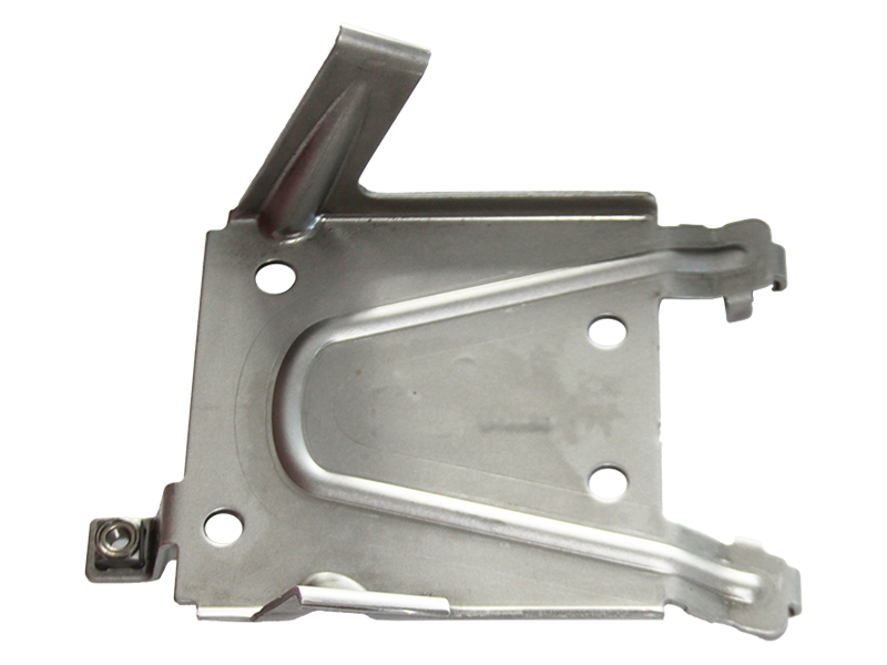 Silbernes Autoersatzteil aus Metall mit Verstärkungsstreben und Montageöffnungen – J&S Automotive Technology